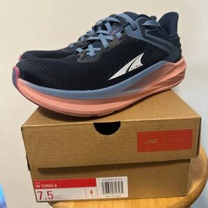 Altra Women’s Torin 8 size 7.5 W